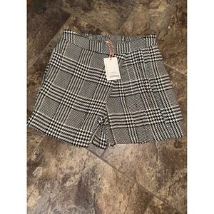 NWT $55 Skies Are Blue Island Passage Plaid Skort Cream Black - Size‎ S